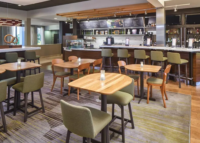 Courtyard By Marriott Orlando Airport